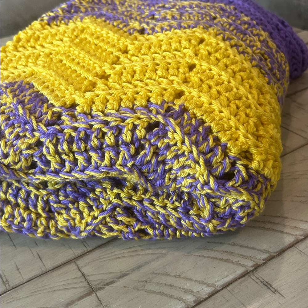 New Hand Knit Blanket Large Cozy Throw Handmade  45X60 New Condition - Picture 8 of 8